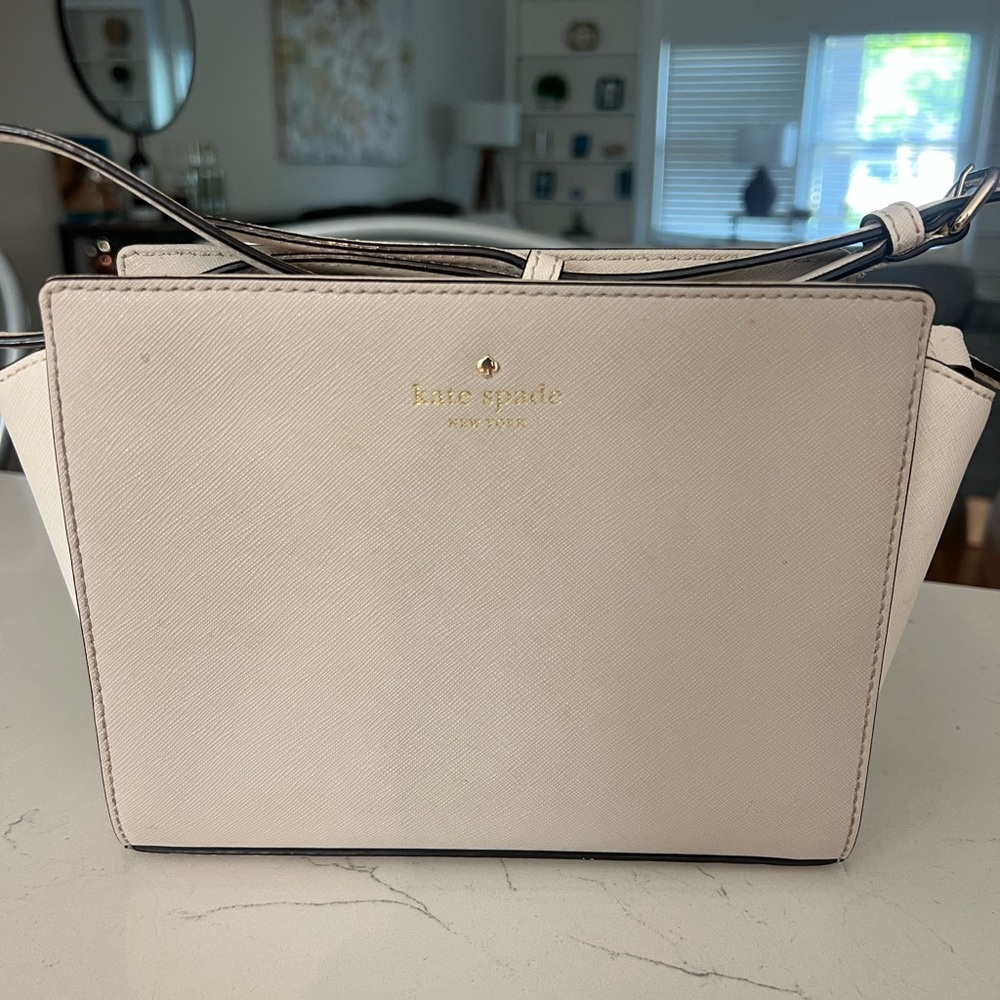 Kate Spade White Shoulder Bag Elegant Design